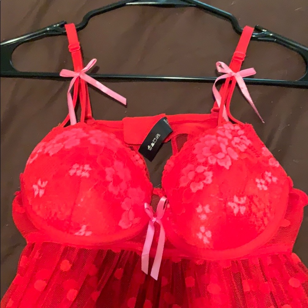 Lingerie - Picture 2 of 3